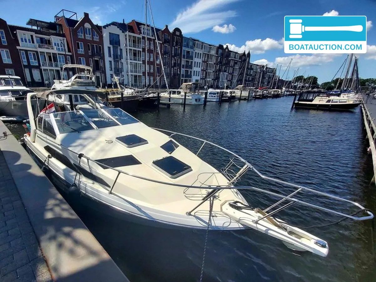 foto: 10 Bayliner 2655 wide body