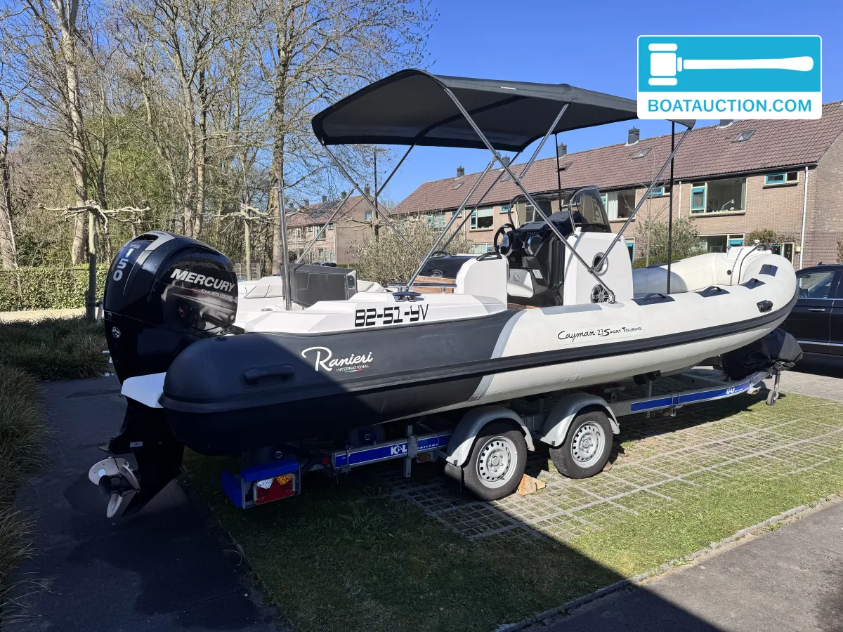 foto: 34 Ranieri Cayman 23 Sport Touring