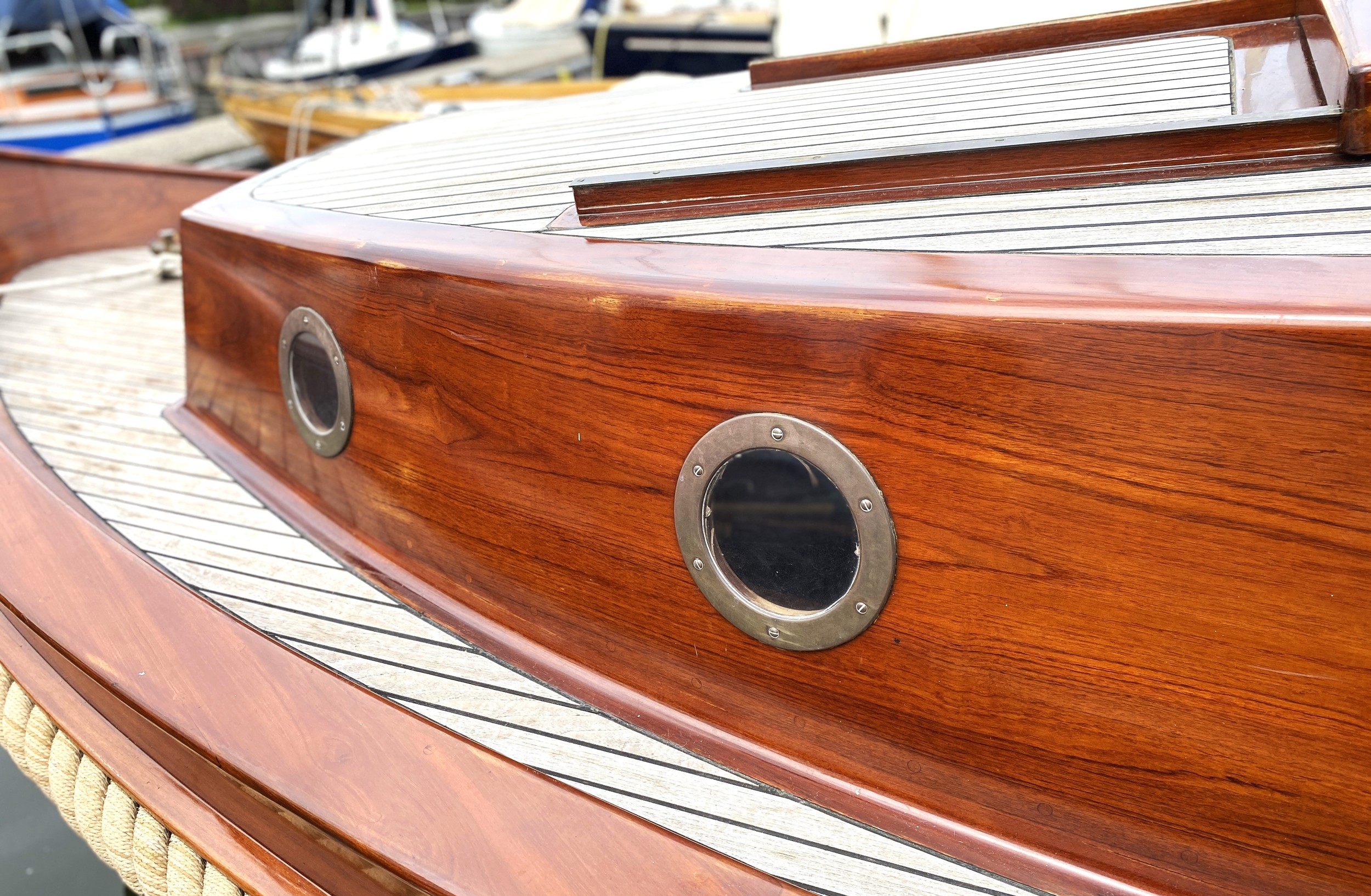 foto: 12 Scherpel Kajuitsloep Teak/ Mahonie