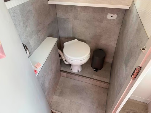 foto: 6 Crown Kruiser  950 ak ok