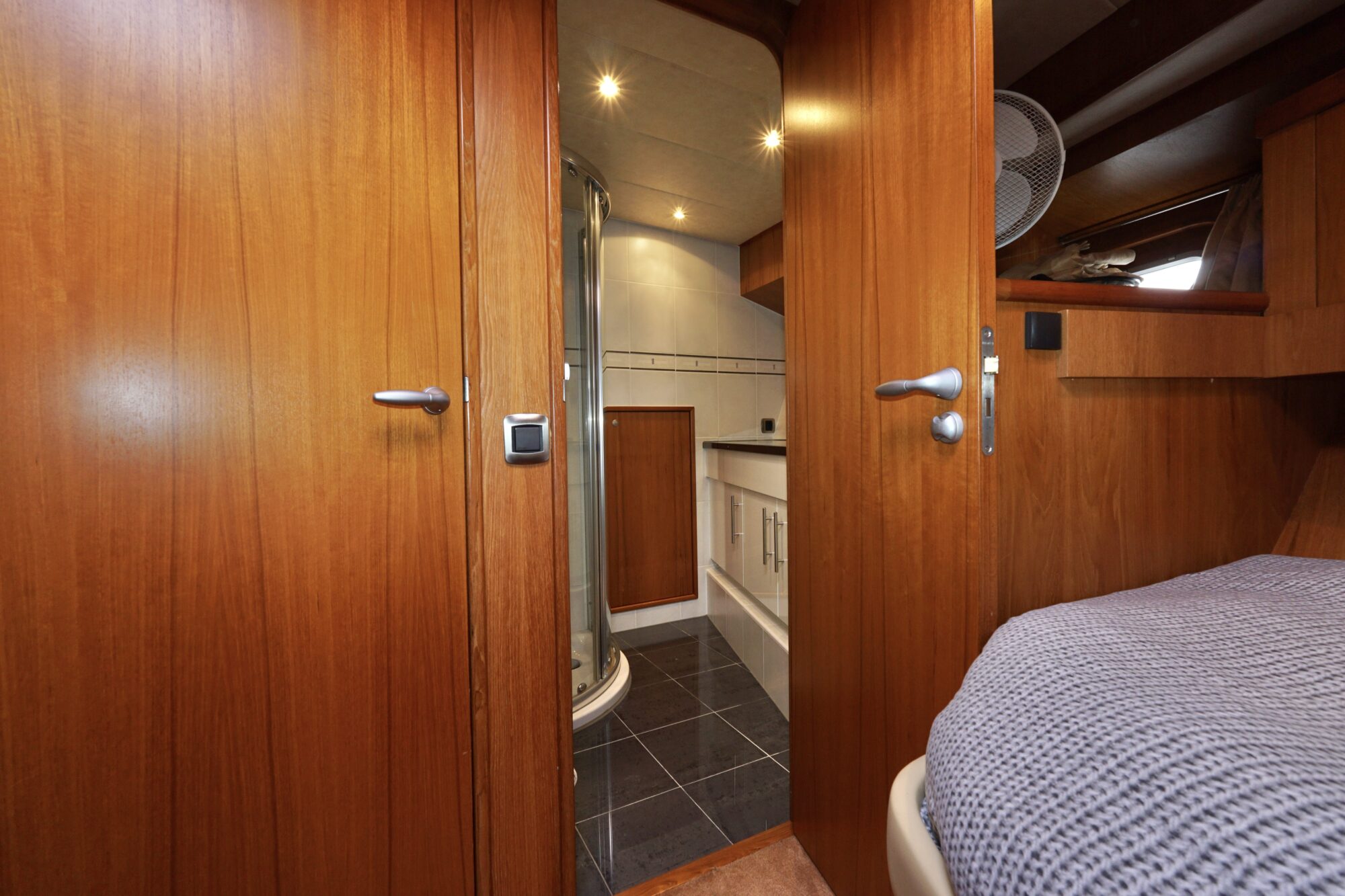 foto: 24 Van den Hoven Van den Hoven Exclusive 18.00 VS