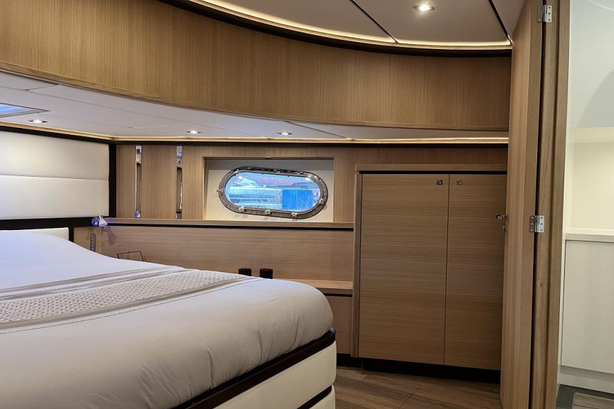 foto: 34 Delfino Grand Voyager 65