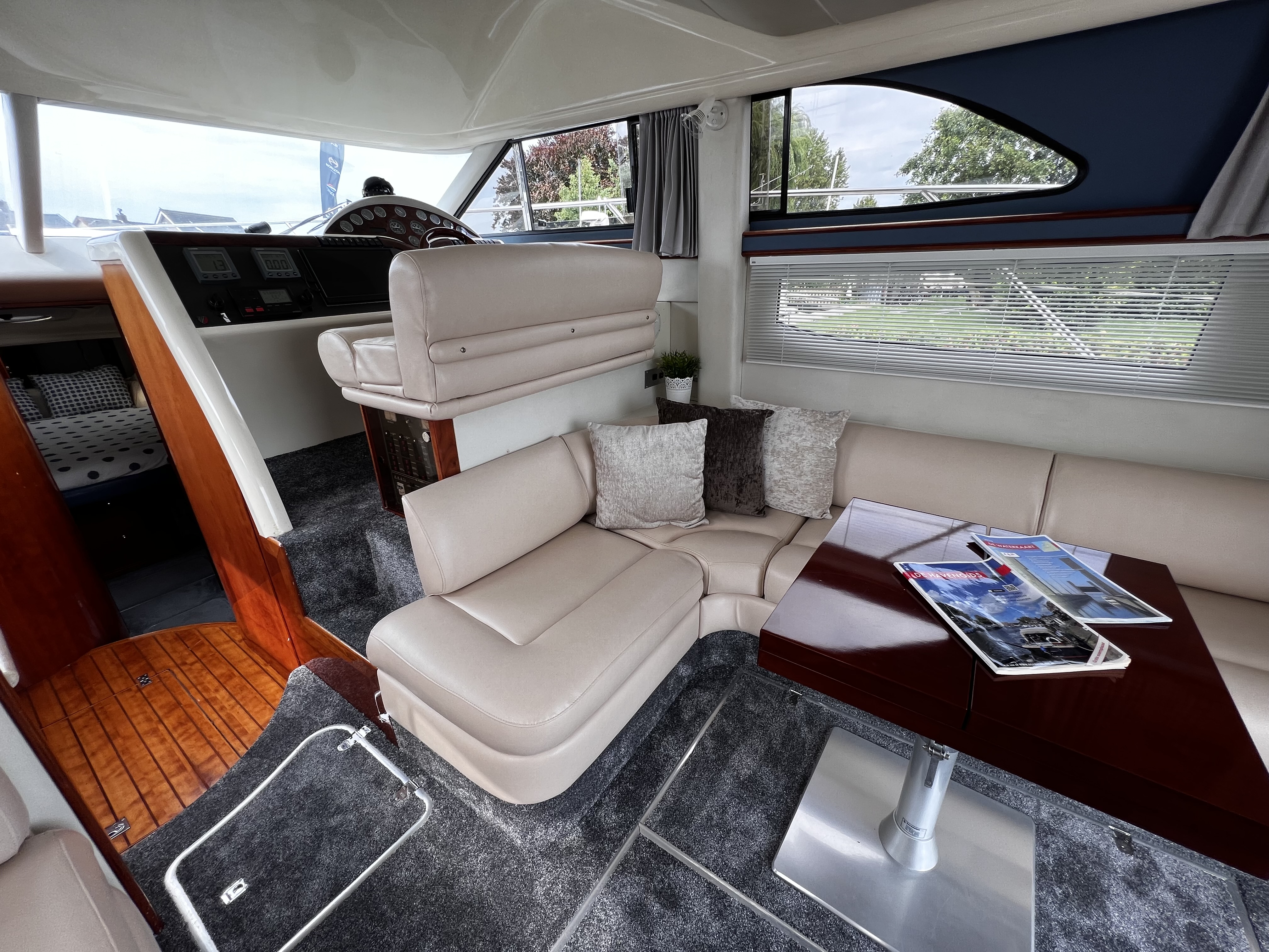 foto: 16 Fairline Phantom 42