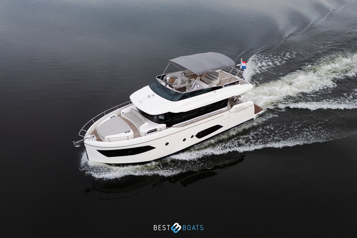foto: 50 Absolute  Navetta 52