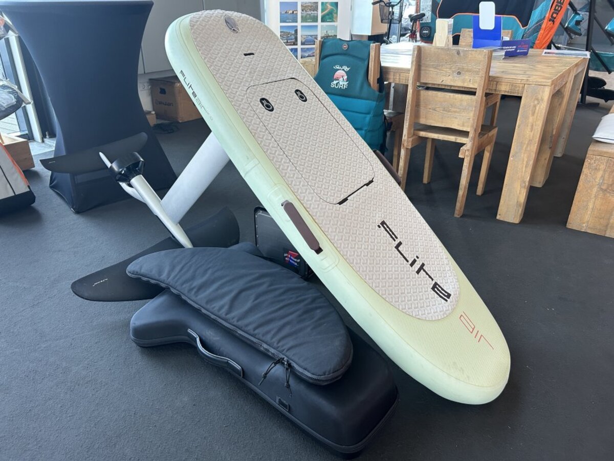 hoofdfoto: 1 Flite 2.2 with Series 4 Yuzu AIR PRO
