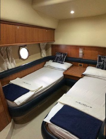 foto: 10 Azimut 55 E