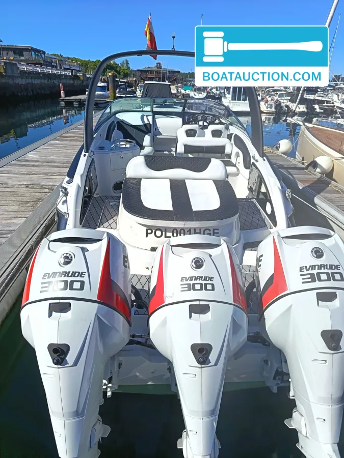 foto: 6 Crownline 315 SCR