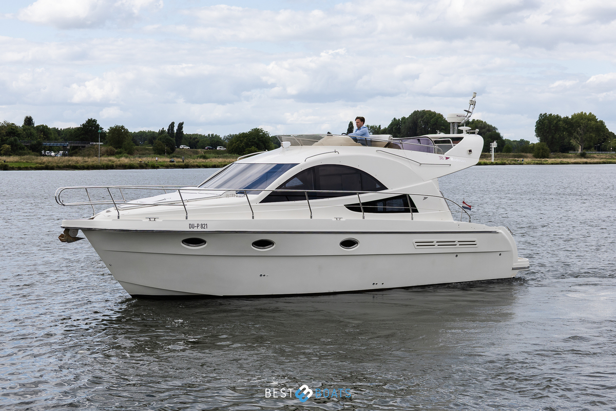 foto: 26 Rodman R-38