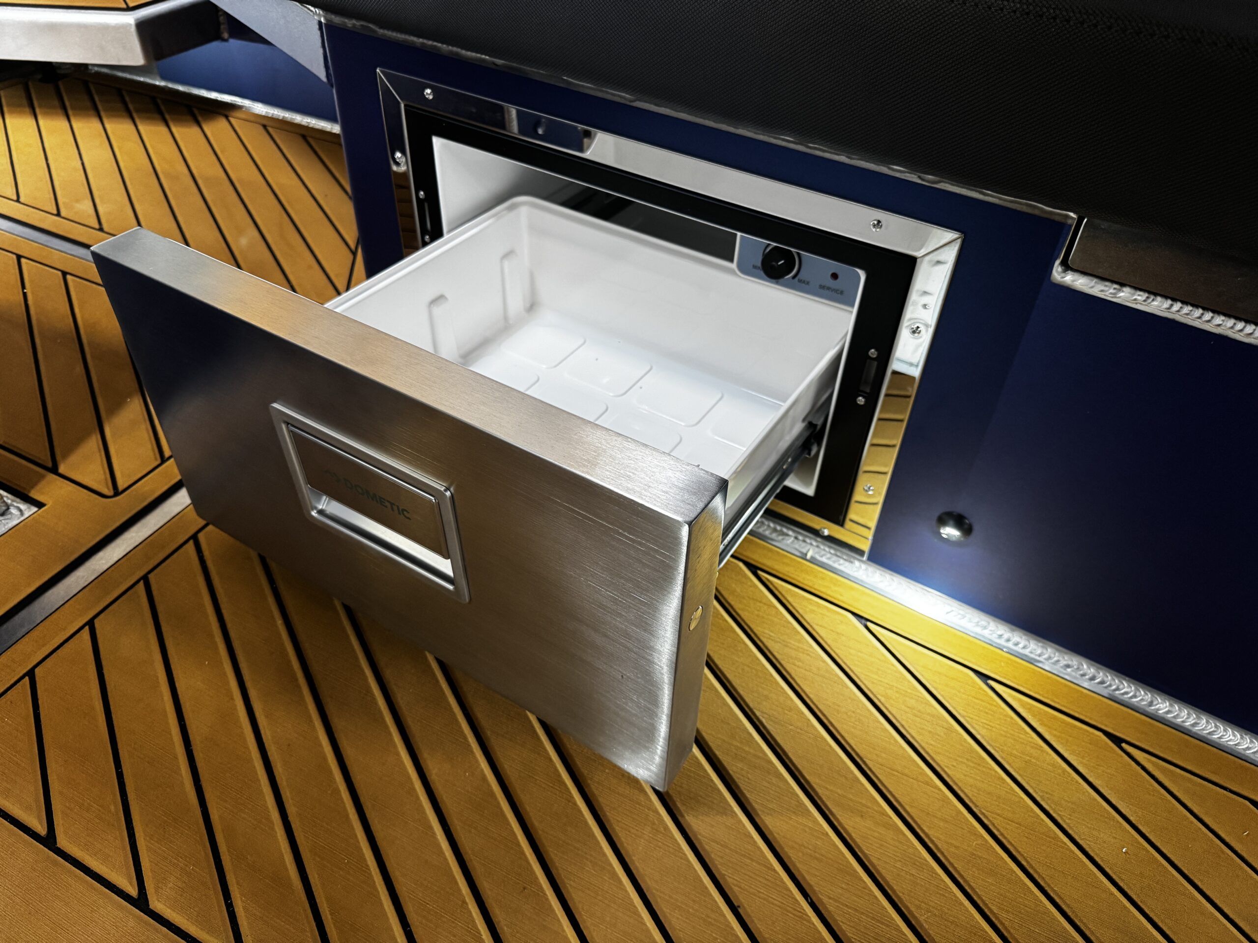 foto: 13 Qualia QT 22 Outboard