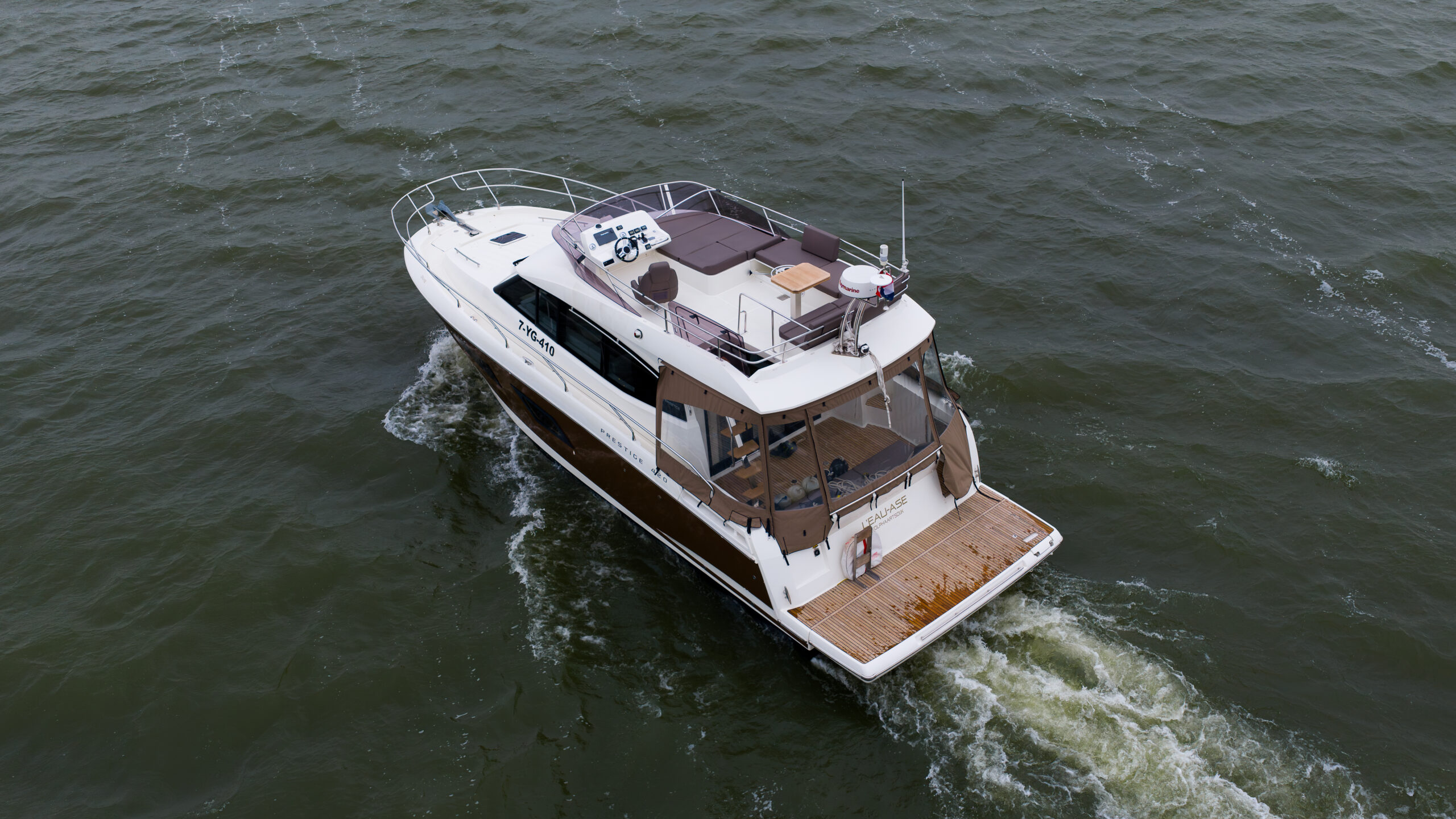 foto: 24 Prestige 420