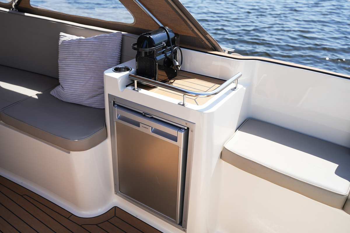 foto: 21 Interboat Intender 820