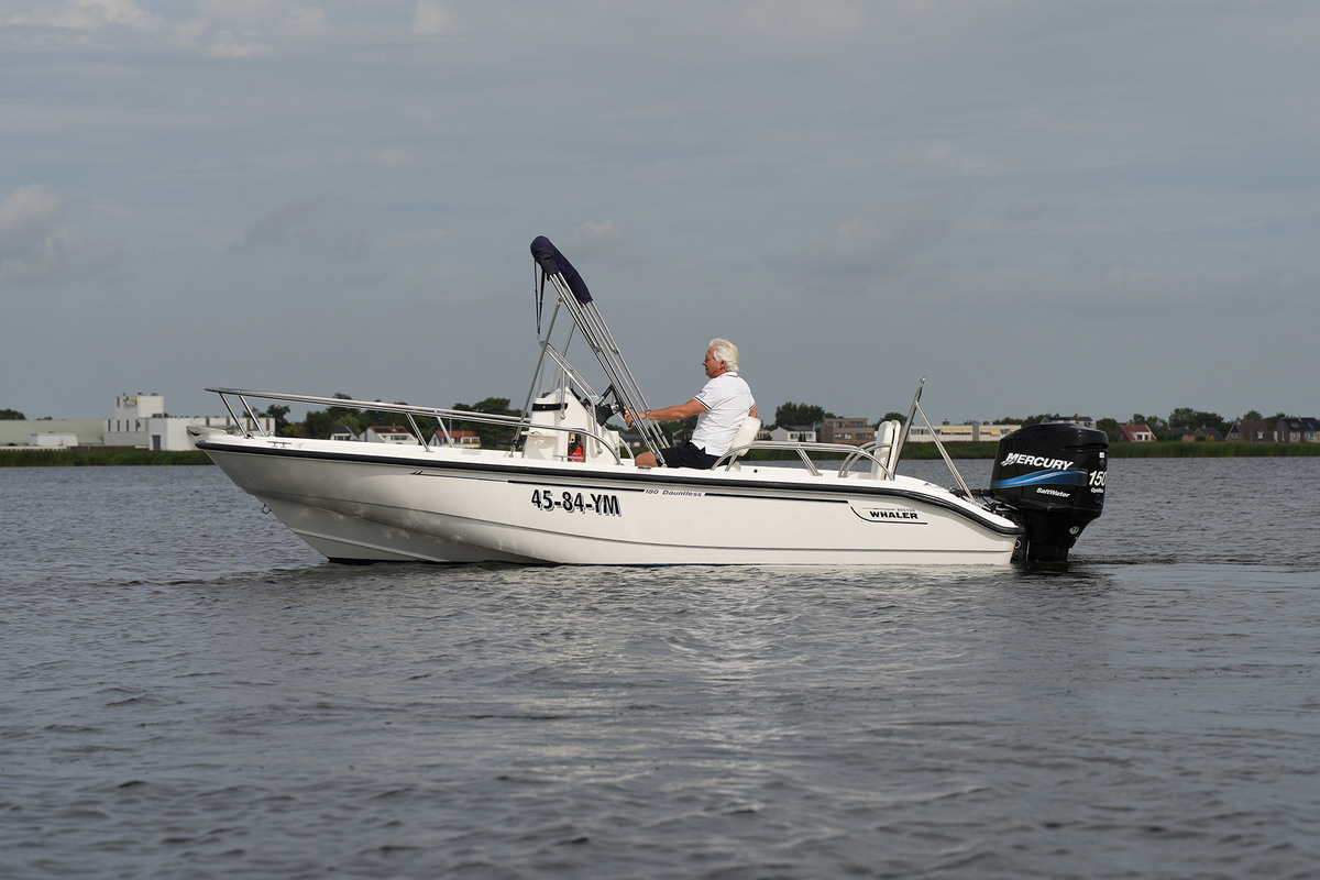foto: 15 Boston Whaler 180 Dauntless