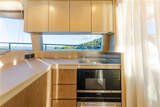 foto: 13 Ferretti Yachts 550