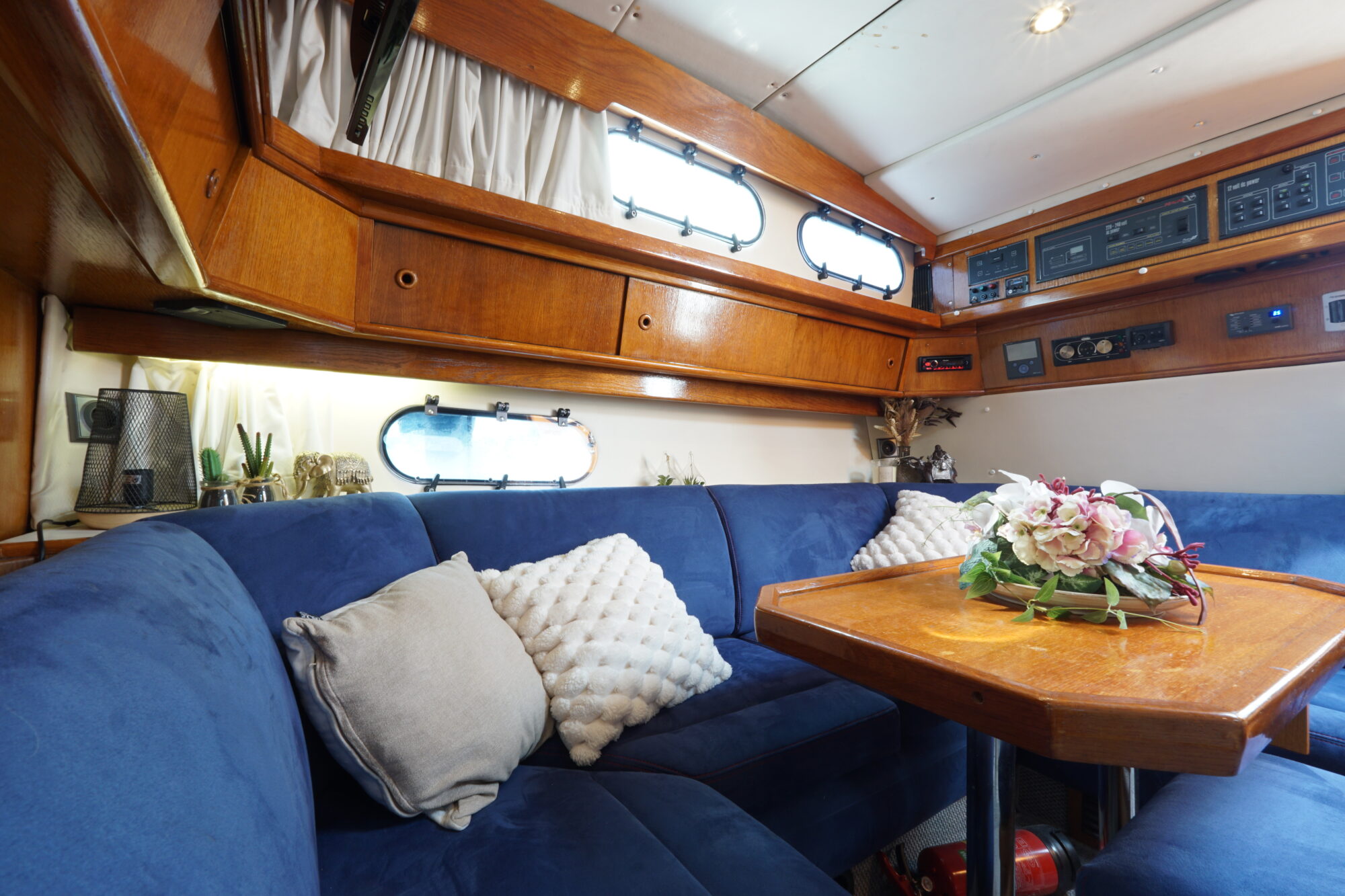 foto: 23 Sealine Sealine 328 Sport Bridge