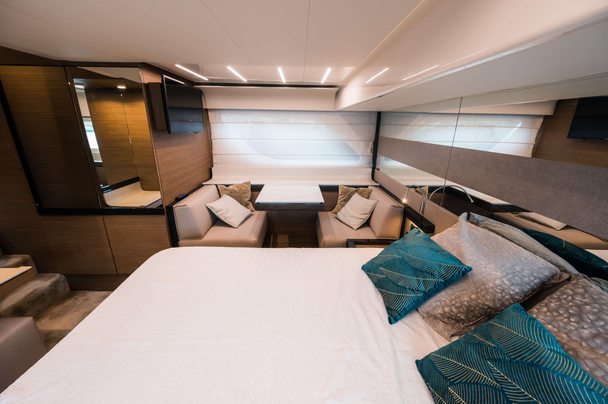 foto: 61 Ferretti Yachts 550