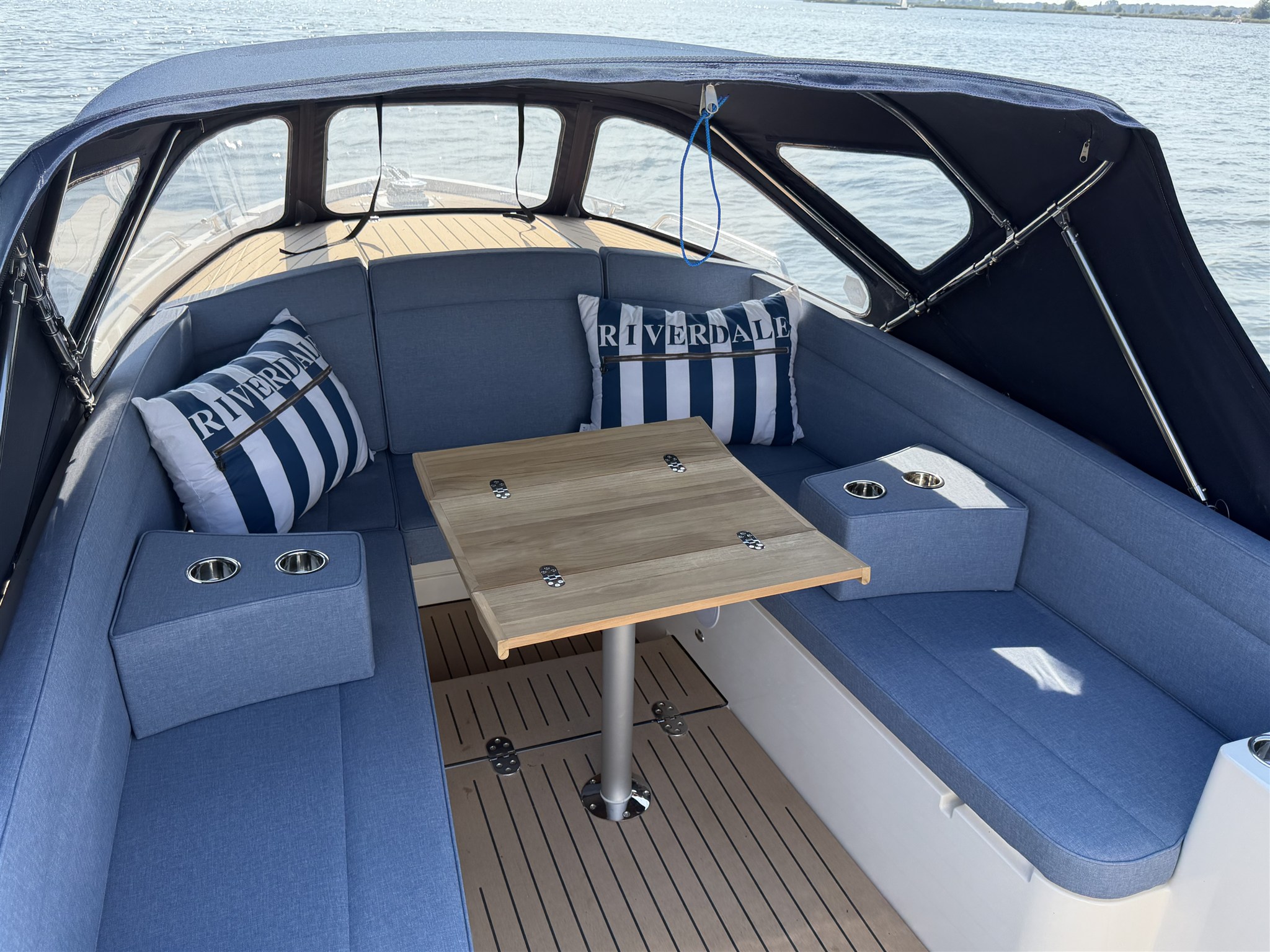 foto: 22 Interboat Intender 750 Cabin