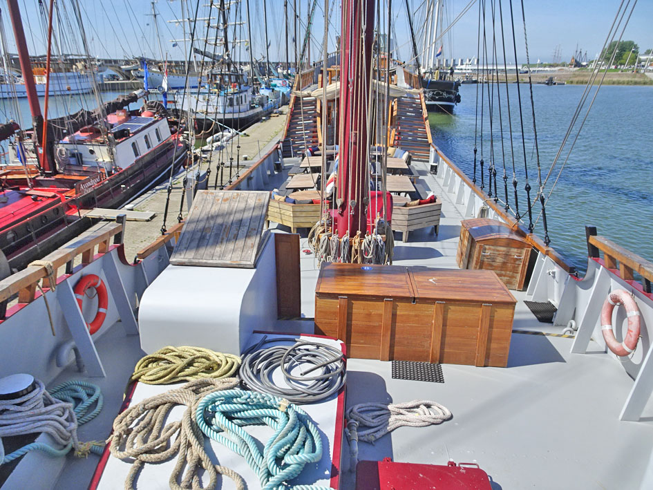 foto: 41 3 mast Charterschip / Evenementenboot 44 nachtgasten, 150 daggasten