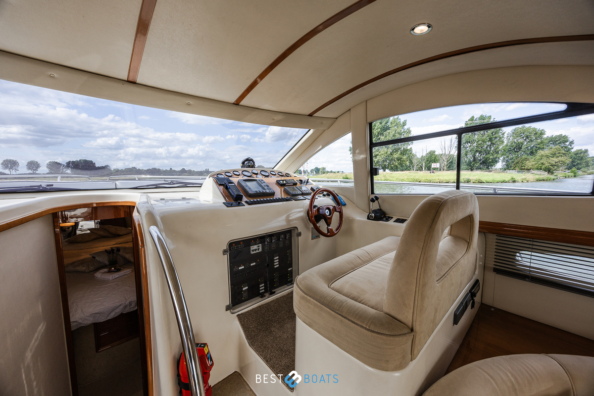 foto: 27 Rodman R-38