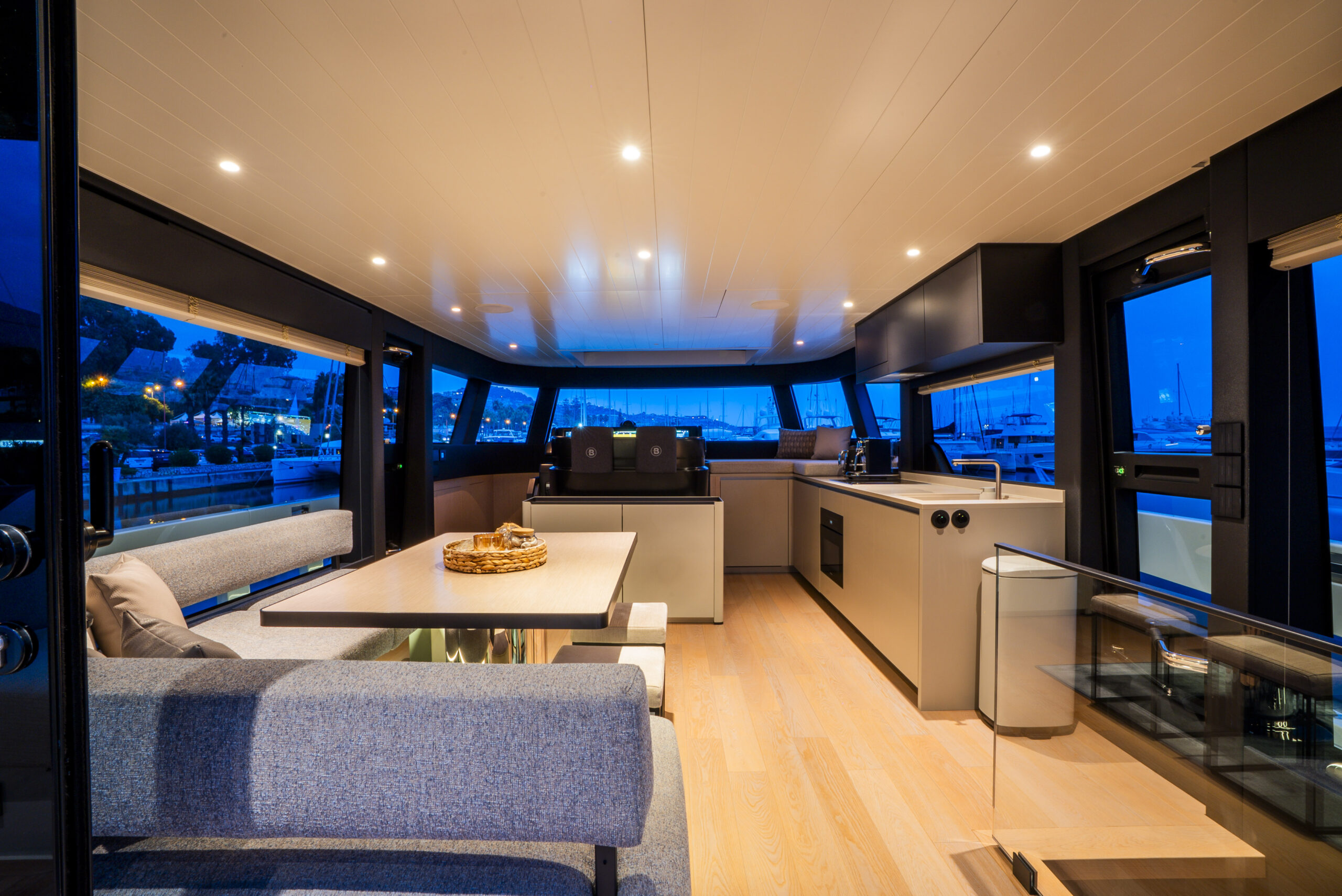 foto: 49 Bluegame BGX70 / BGX73