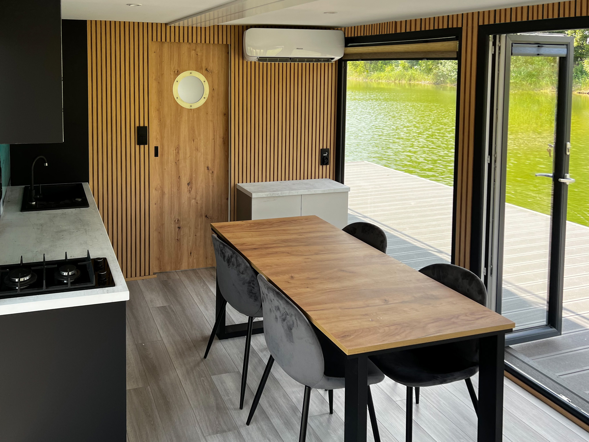 foto: 29 Shogun Mobile Houseboat