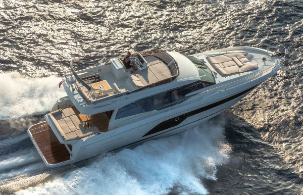 foto: 12 Prestige 620 S