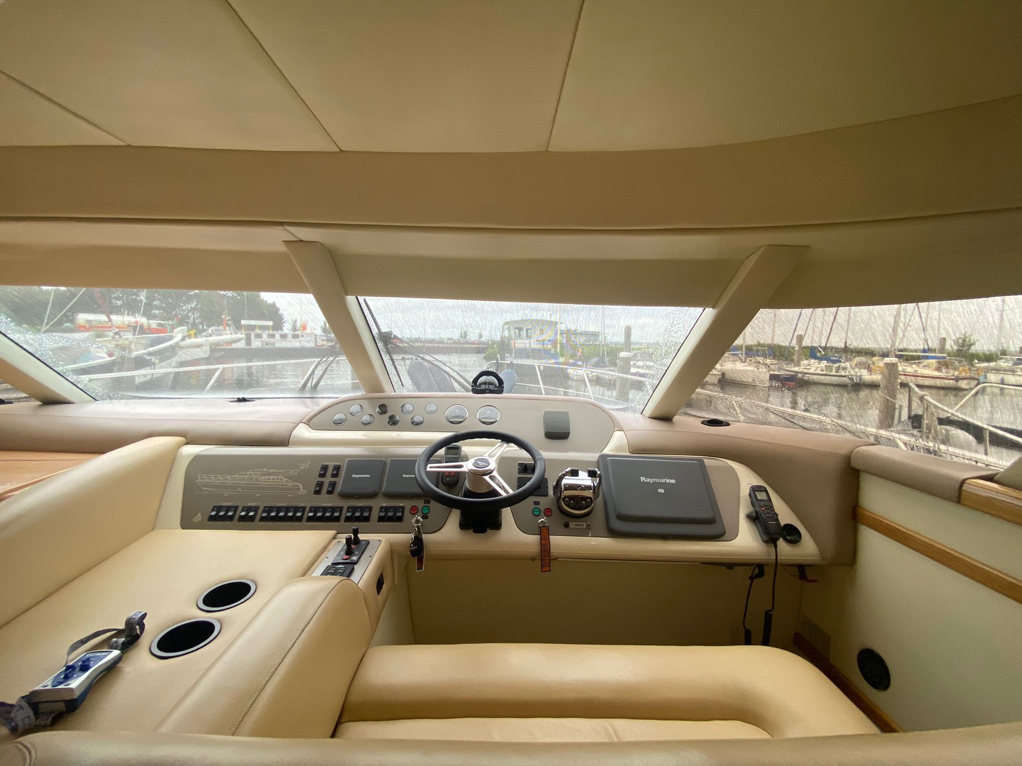 foto: 13 Sealine T52