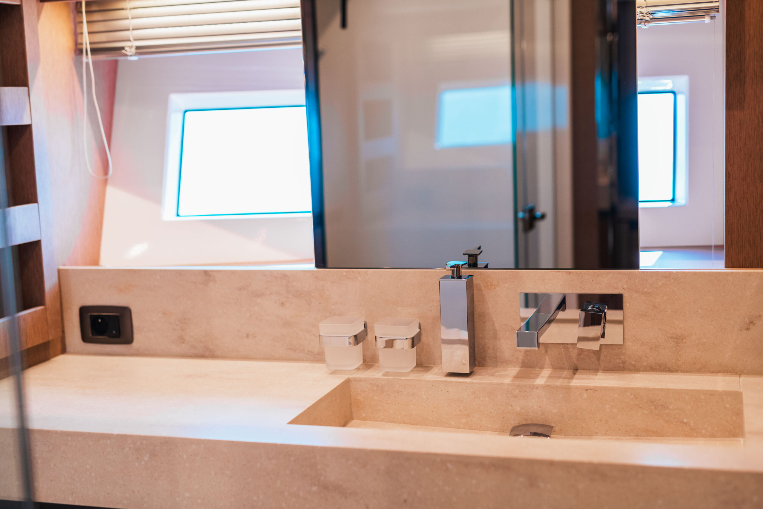 foto: 75 Prestige 690 flybridge