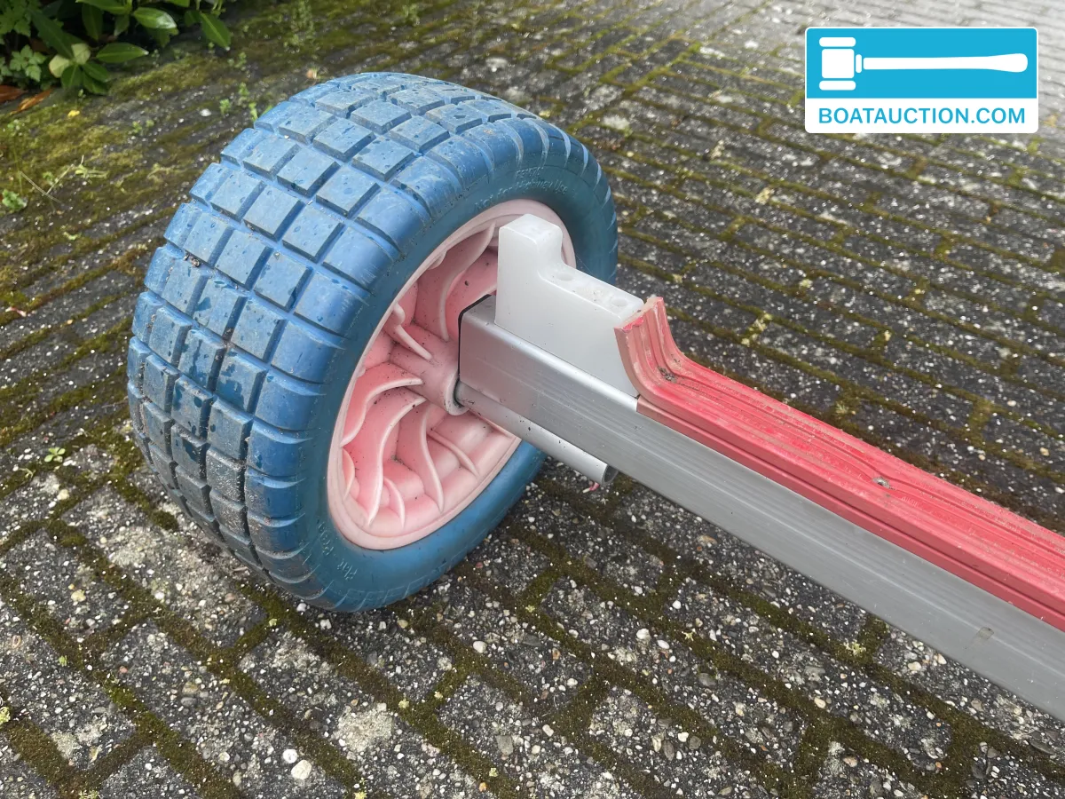 foto: 10 Far East Boats Optimist Strandtrailer