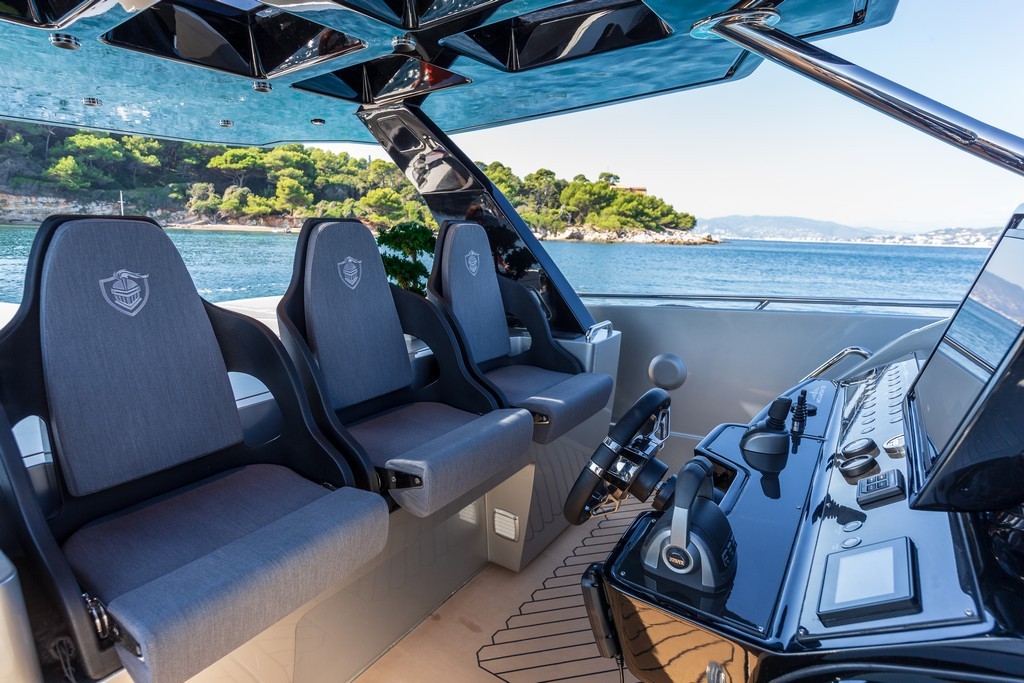 foto: 35 Canados 493 GLADIATOR GRANDE