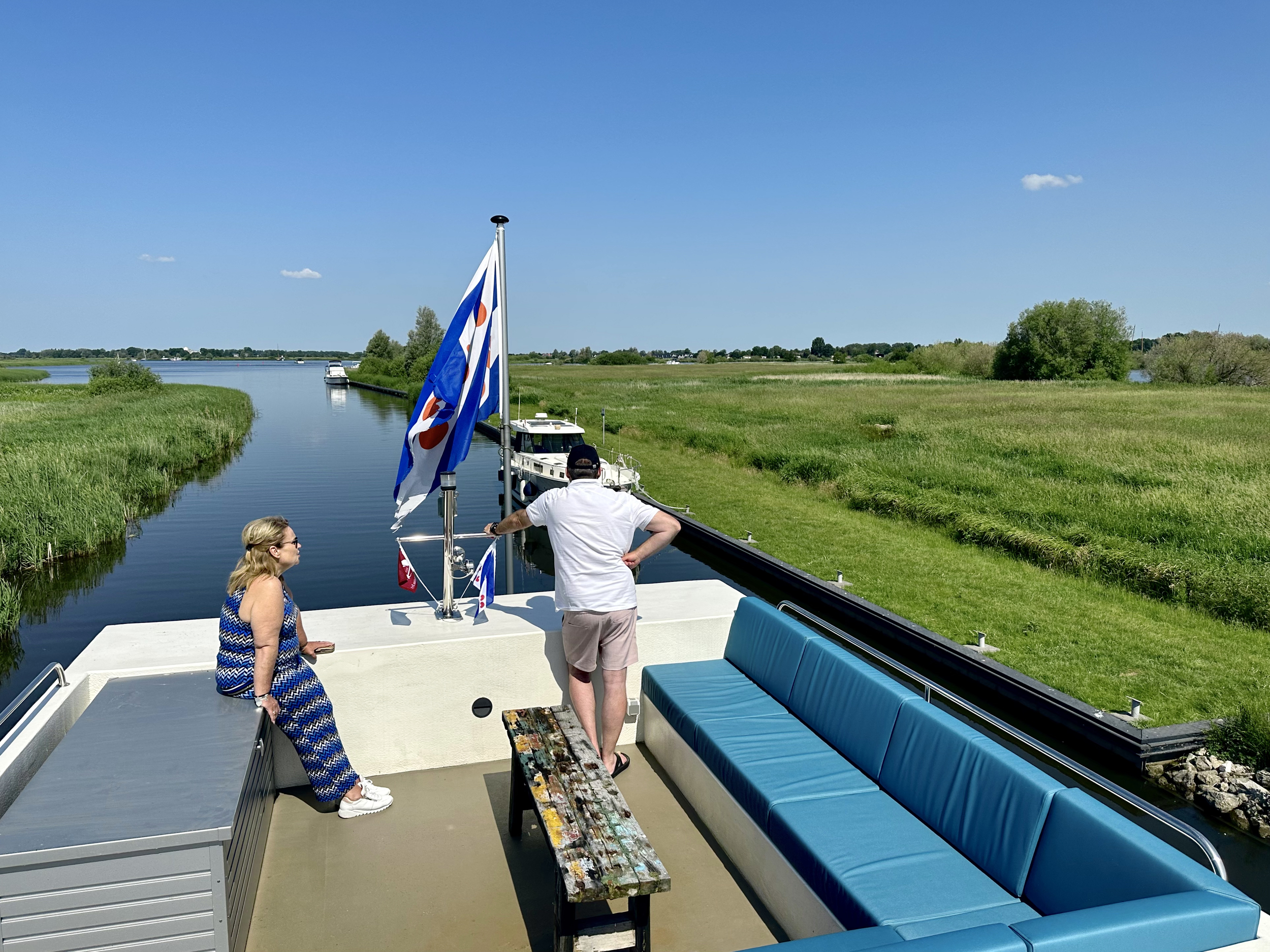 foto: 28 HOMESHIP VaarLoft Volledig Elektrische Houseboat