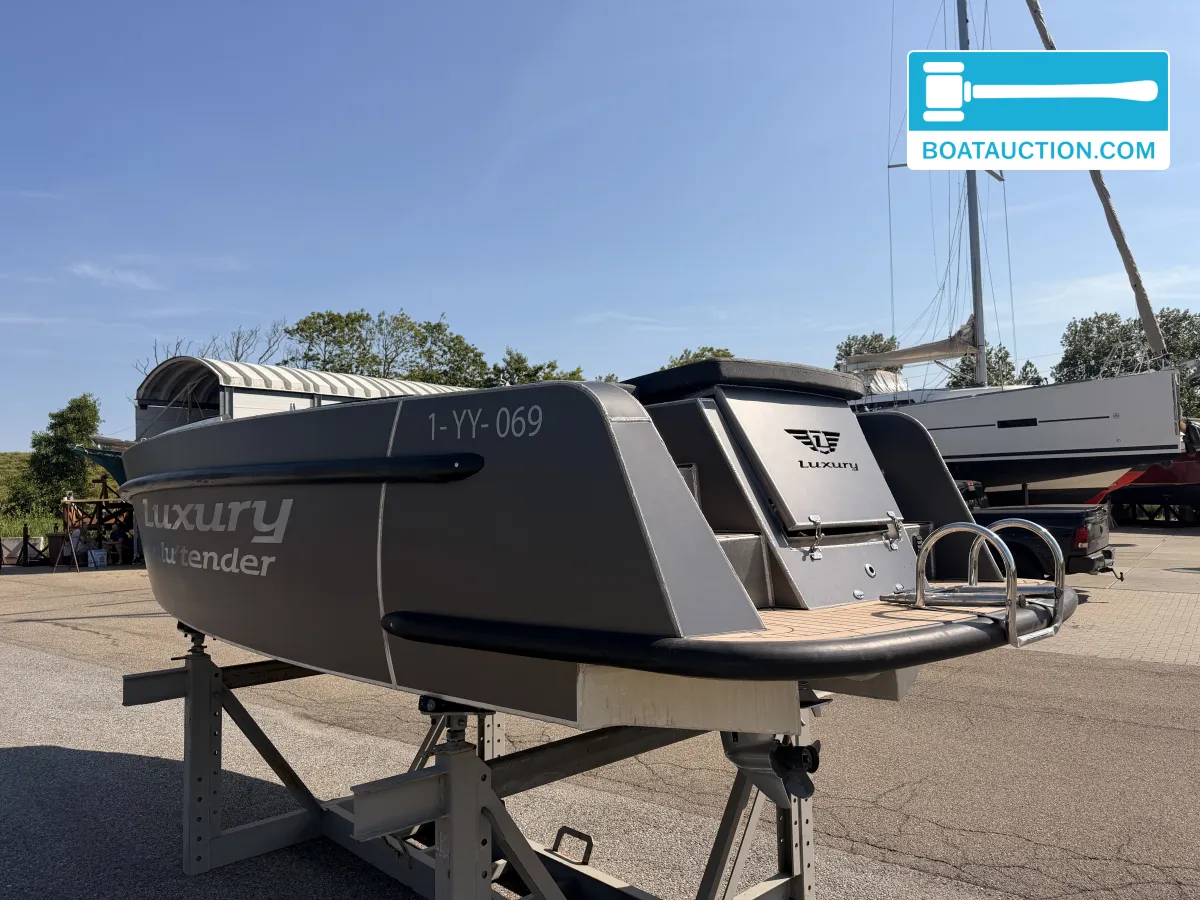 foto: 9 Luxury Alu tender 65