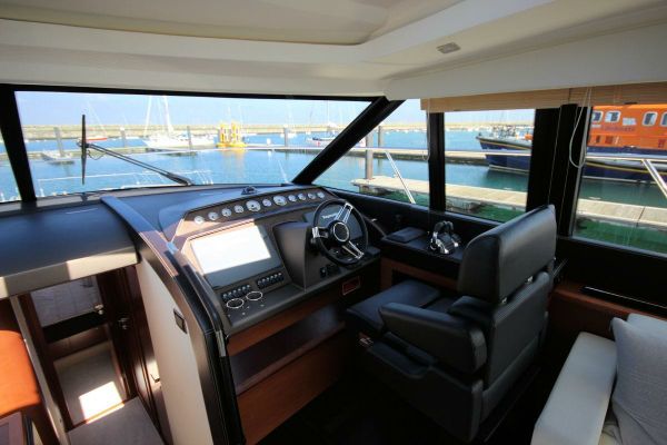 foto: 10 Prestige 590