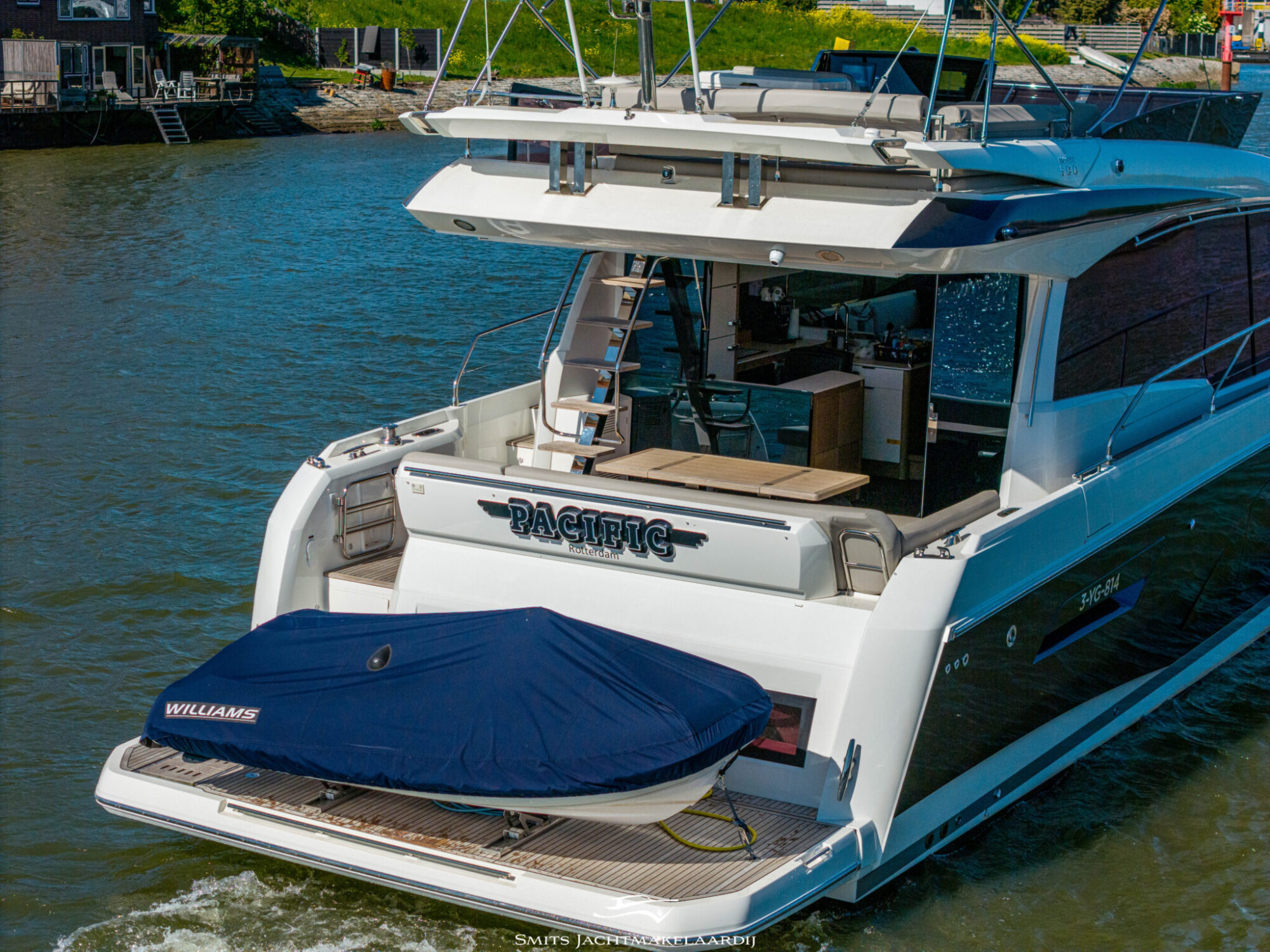 foto: 141 Prestige Prestige 590 Flybridge