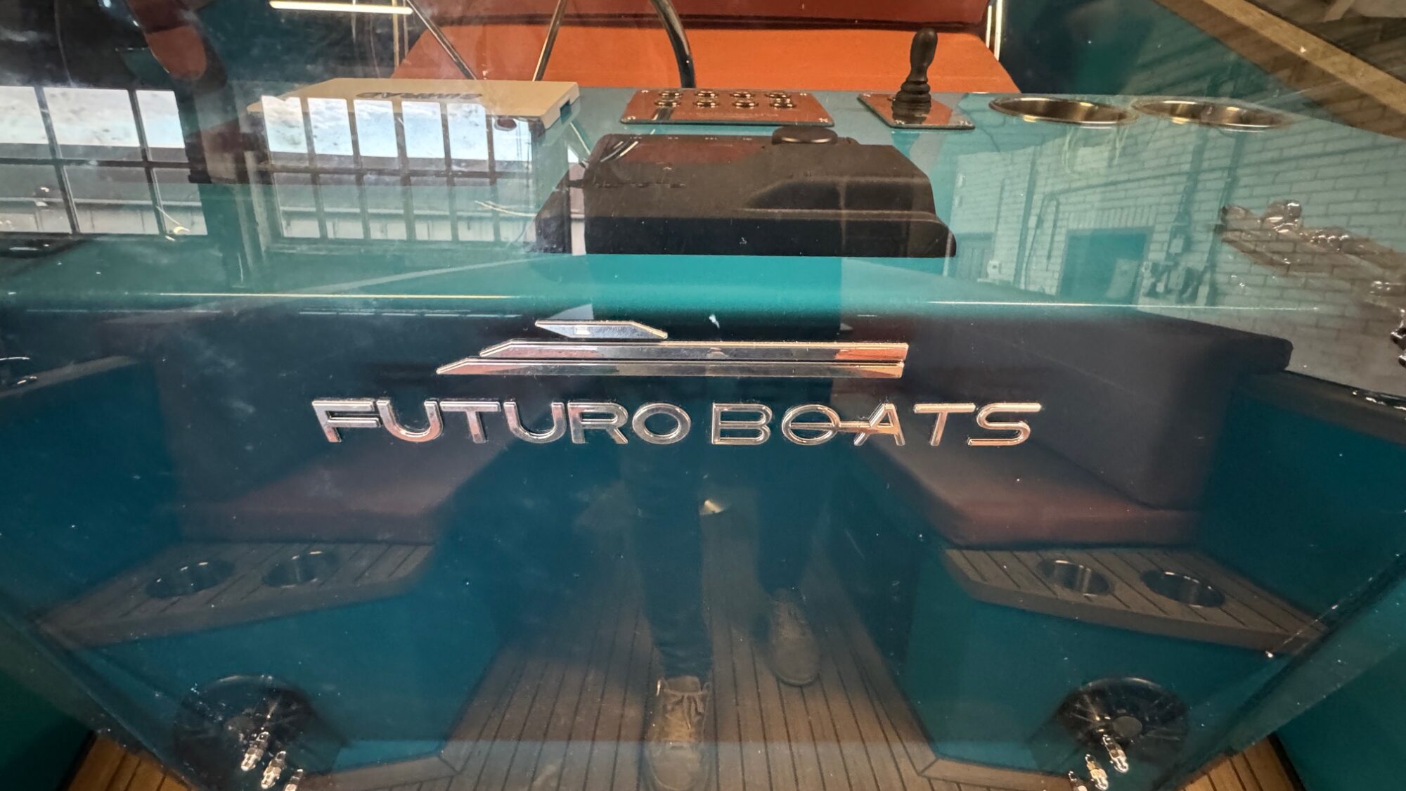 foto: 10 Futuro Boats Futuro ZX-20L Tender
