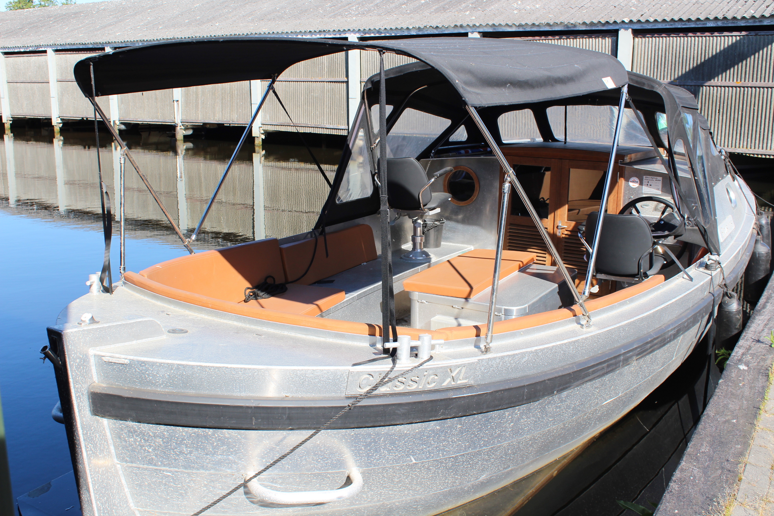 foto: 21 Black Fish Cabin 850 XL
