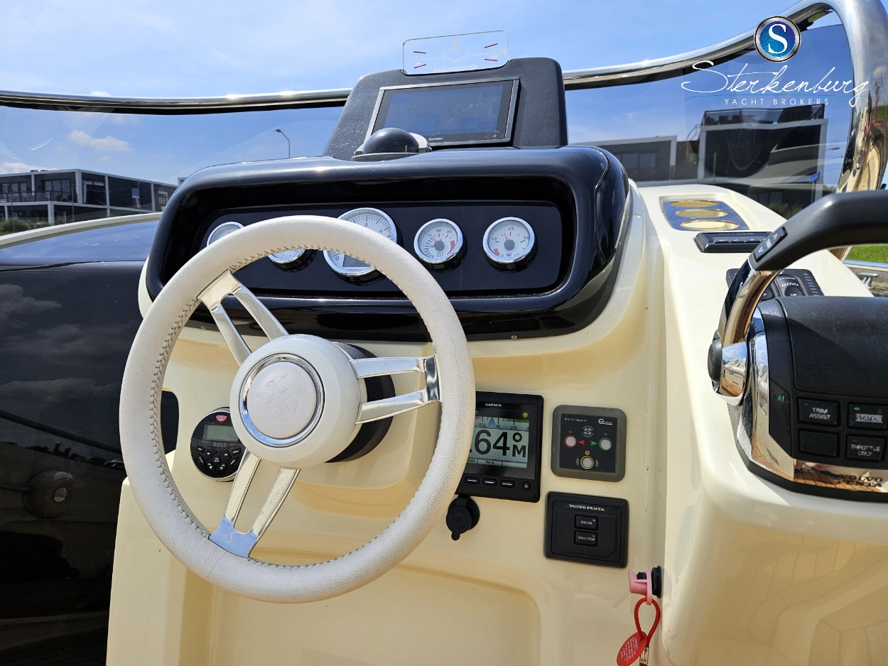 foto: 16 Invictus 280 GT