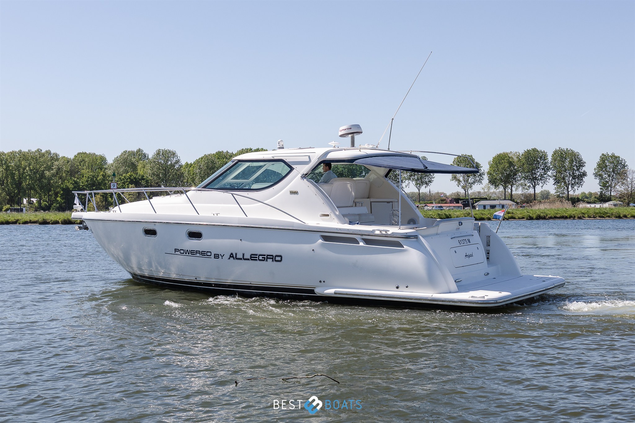 foto: 26 Tiara Yachts 4300 Sovran