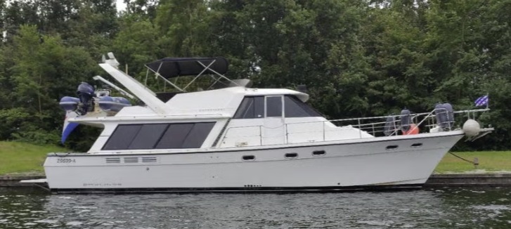 foto: 4 Bayliner 4588 Pilothouse