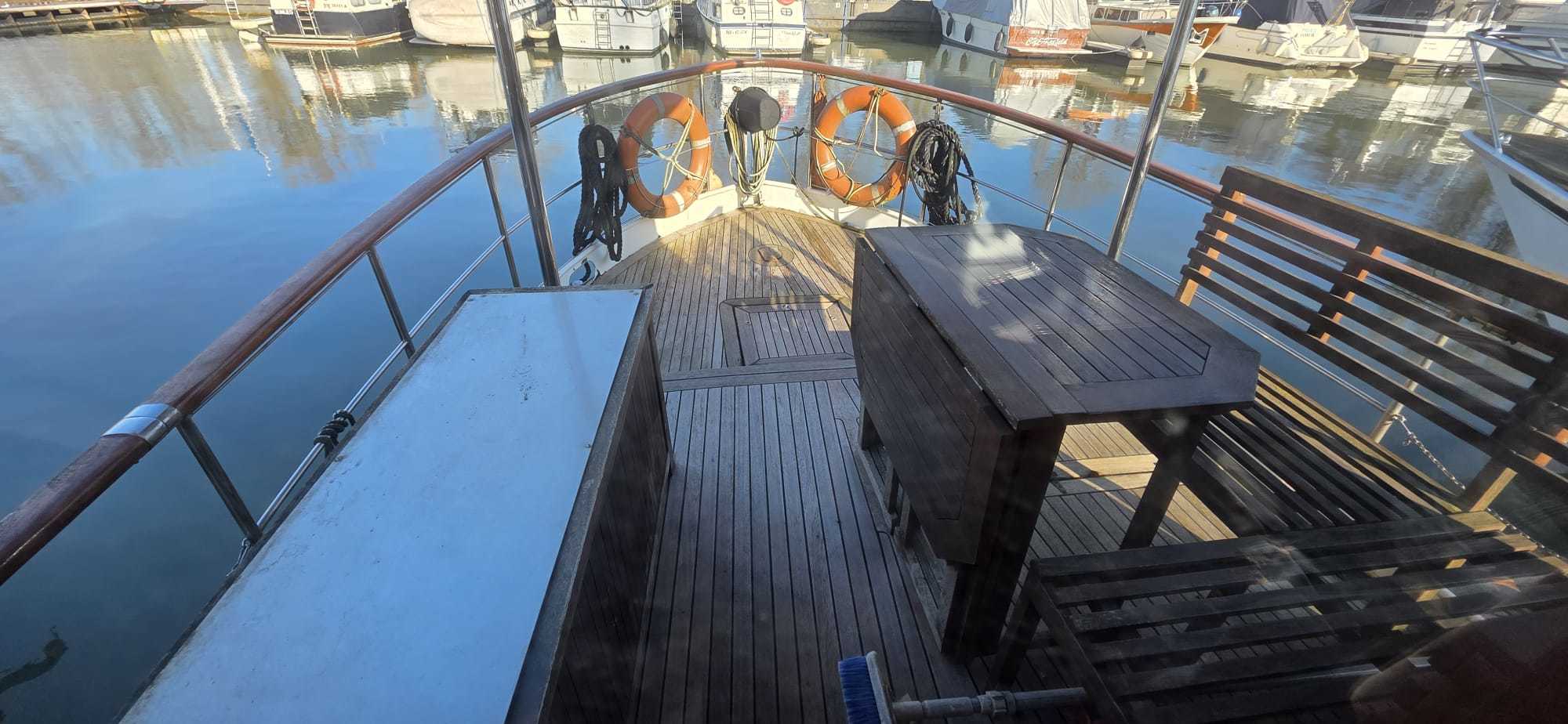 foto: 9 Classic Motor Yacht 14.85