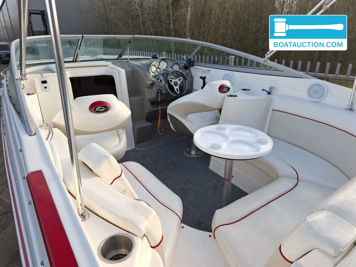 foto: 8 Rinker 246 Captiva Cuddy