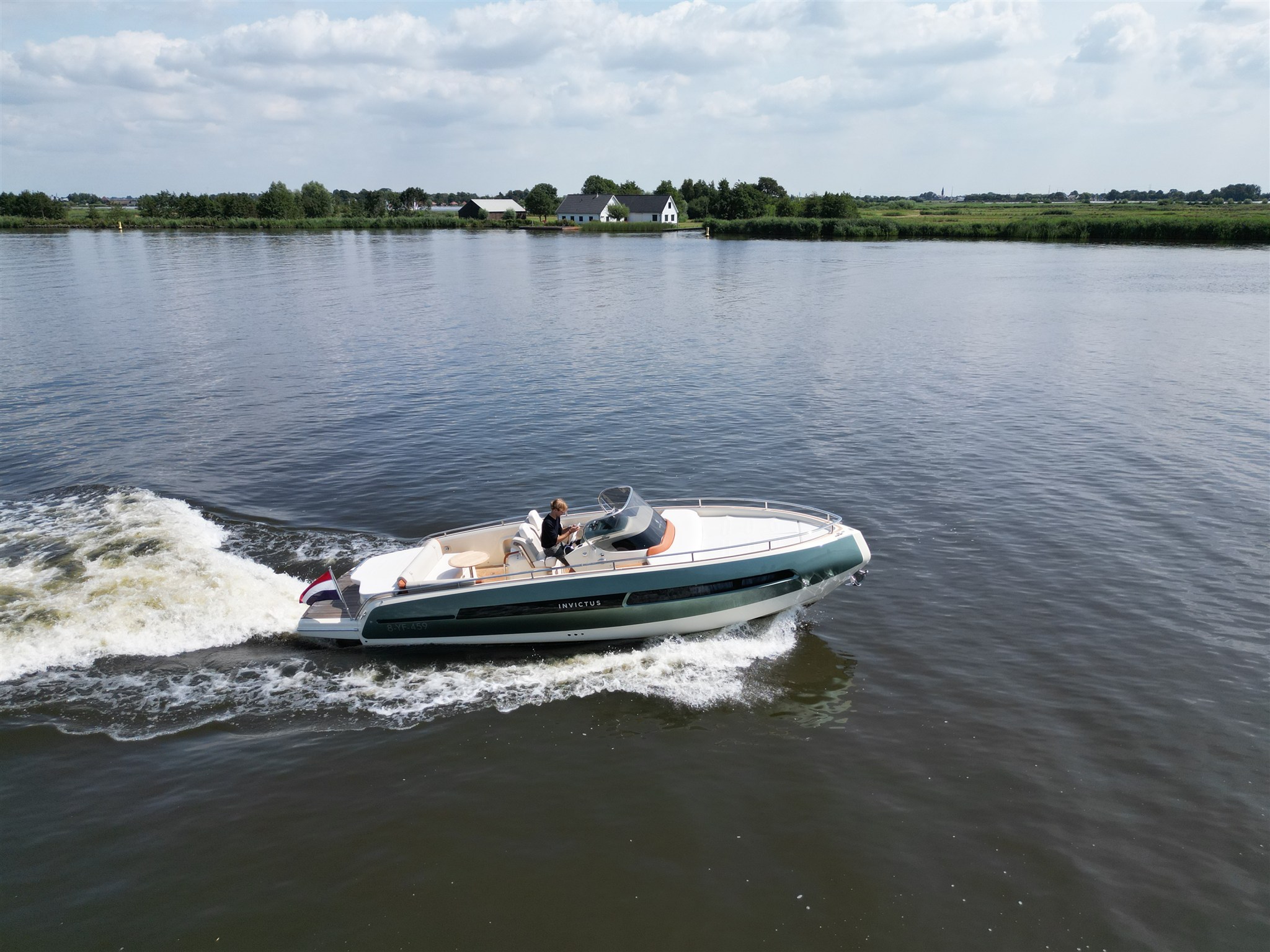foto: 20 Invictus GT 280