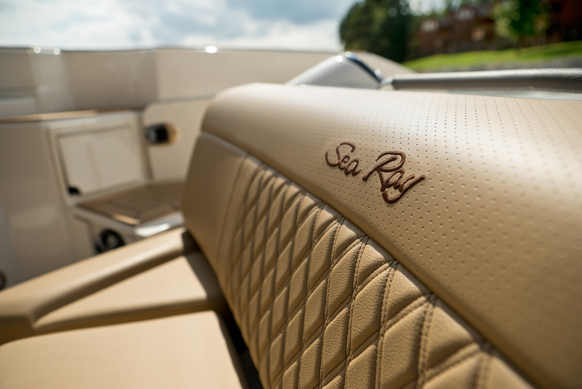 foto: 14 Sea Ray SLX 350 Outboard