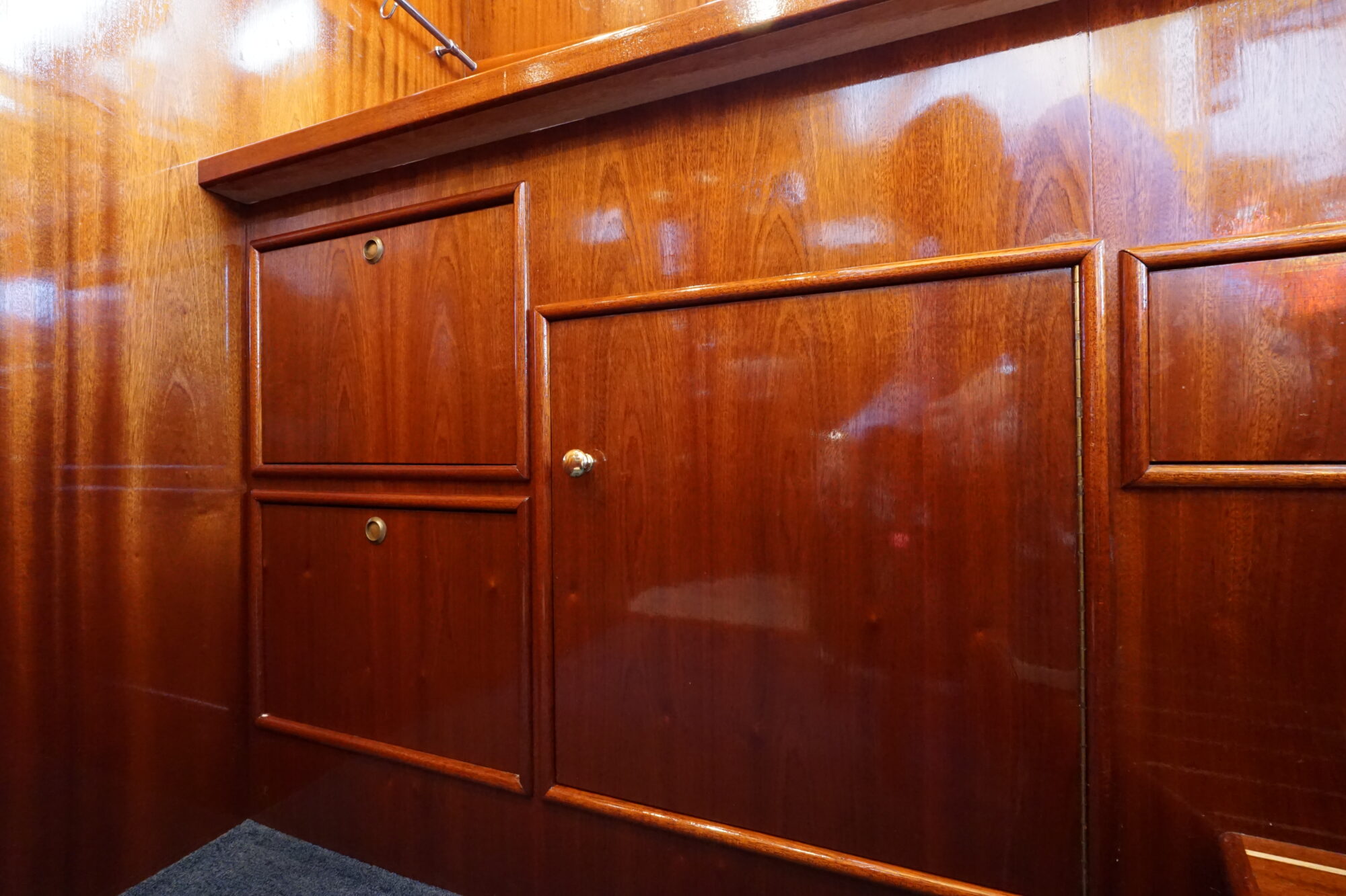 foto: 25 Crown yachts Crown Kruiser 10.90 ZLK Spiegeldeur