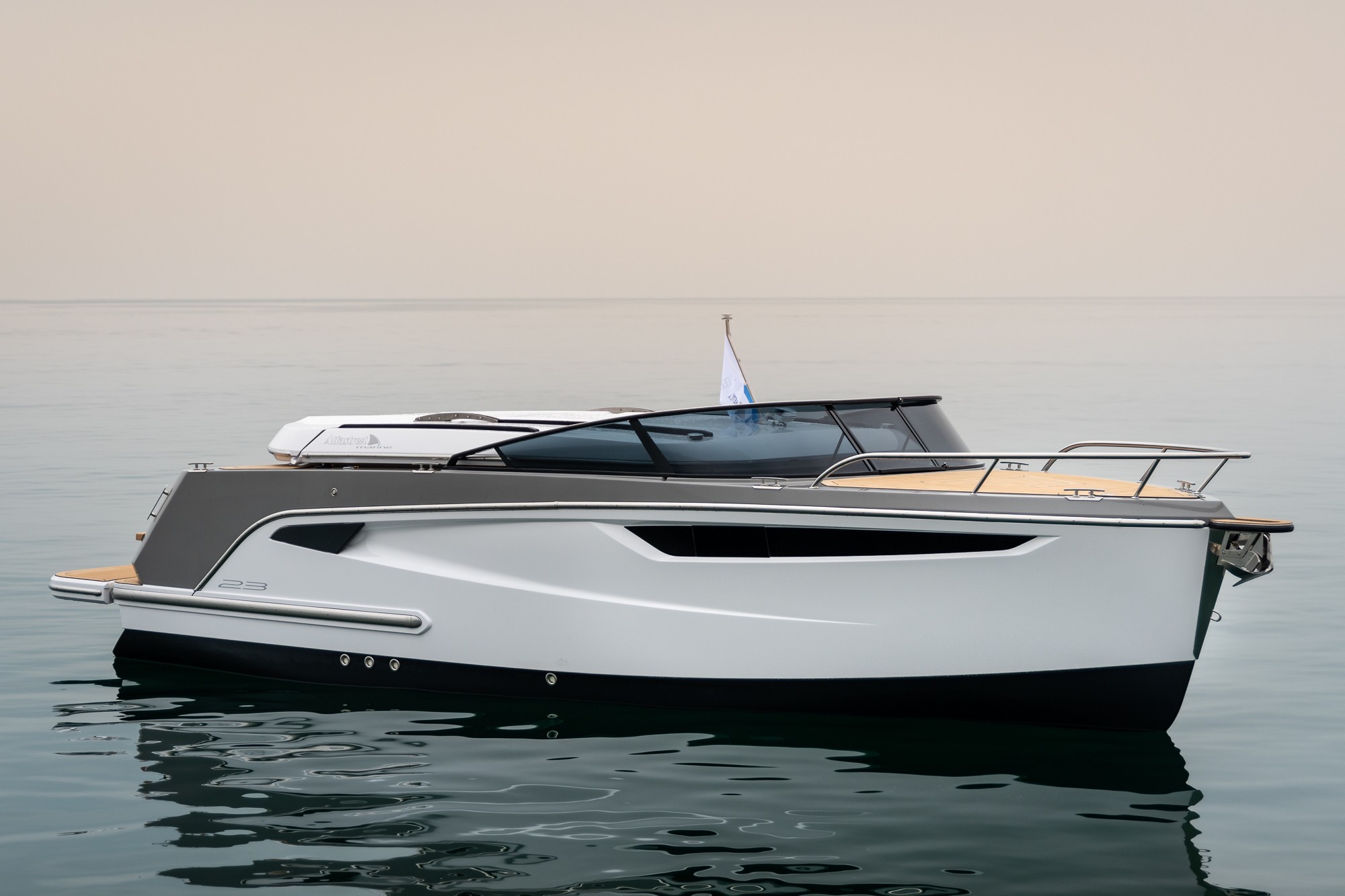 foto: 7 Alfastreet Marine 23 Cabin Evolution Electric