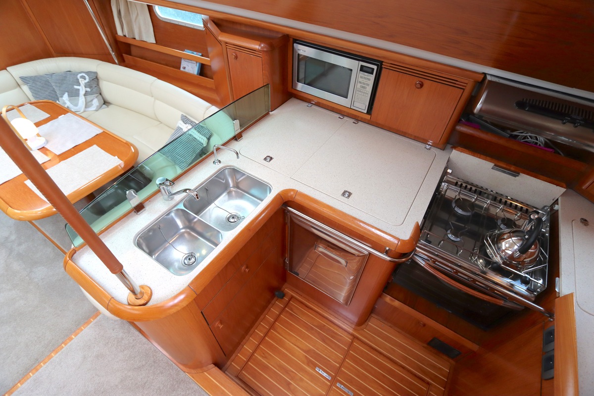 foto: 17 Jeanneau  Sun Odyssey 49 DS