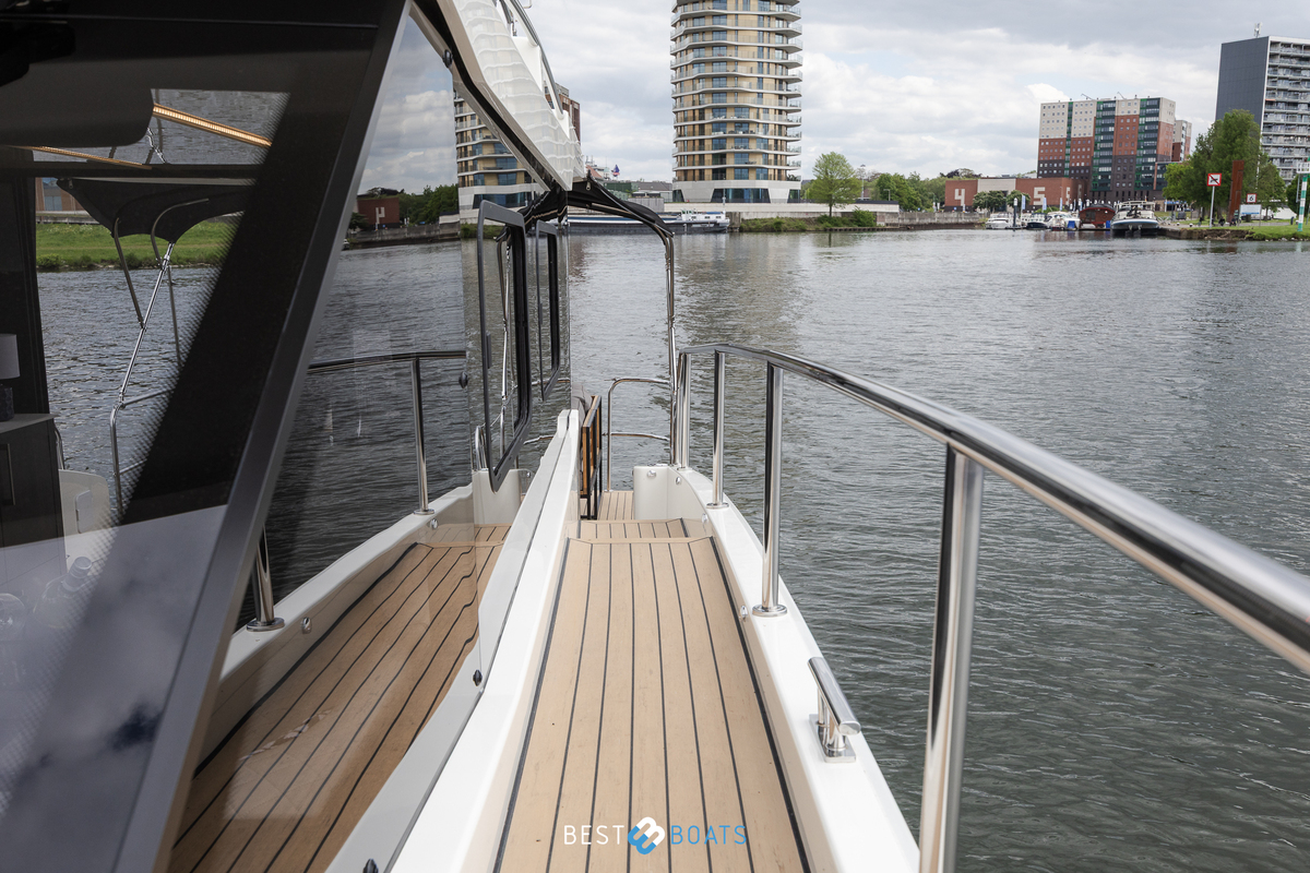 foto: 32 Cobra Yachts Futura 36 Premium Fly