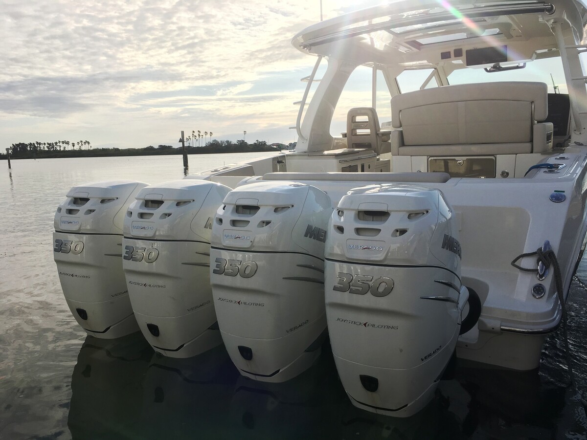 foto: 12 Boston Whaler 380 Realm