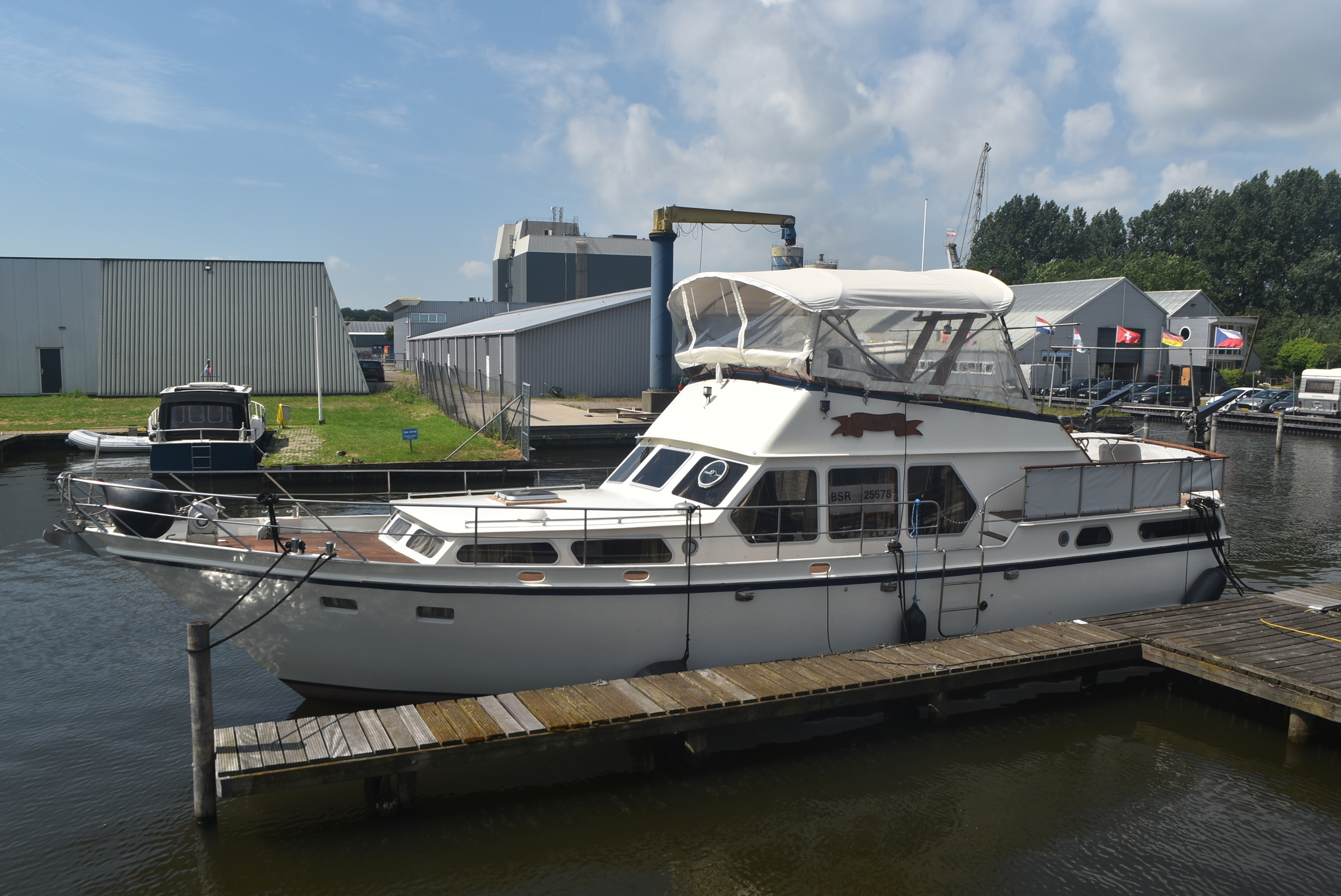 hoofdfoto: 1 Van Der Valk 1300 Fly Bridge