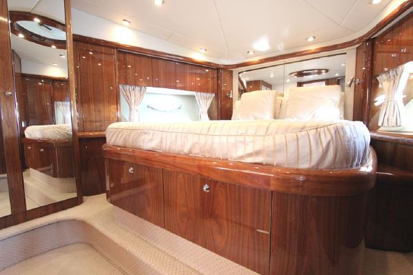 foto: 10 Sunseeker Predator 72