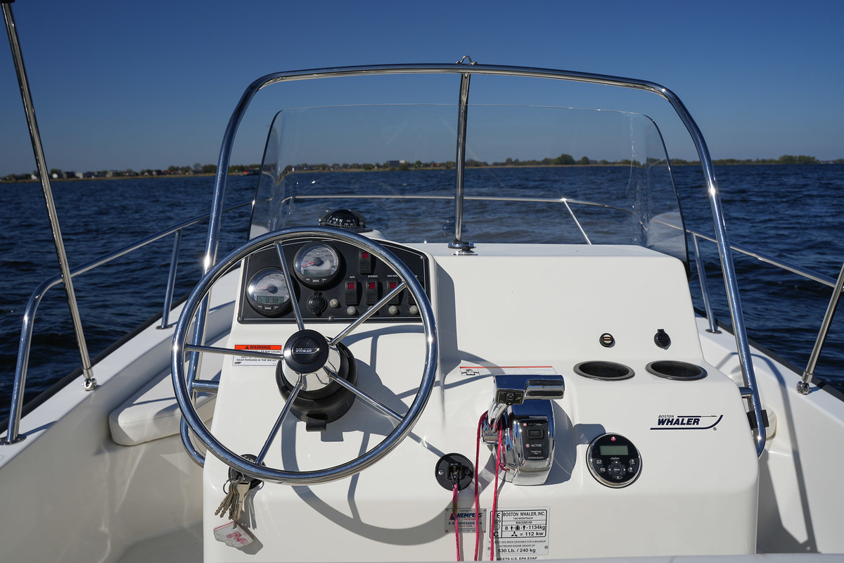 foto: 17 Boston Whaler 190 Montauk